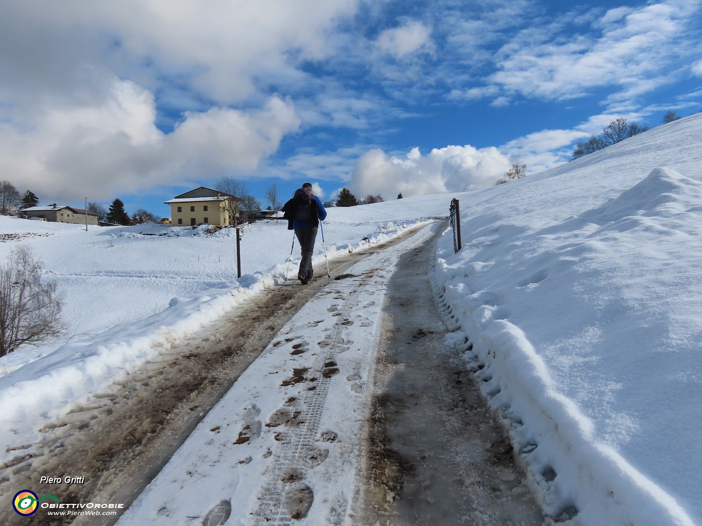 18 Di cascina in cascina pestando neve.JPG